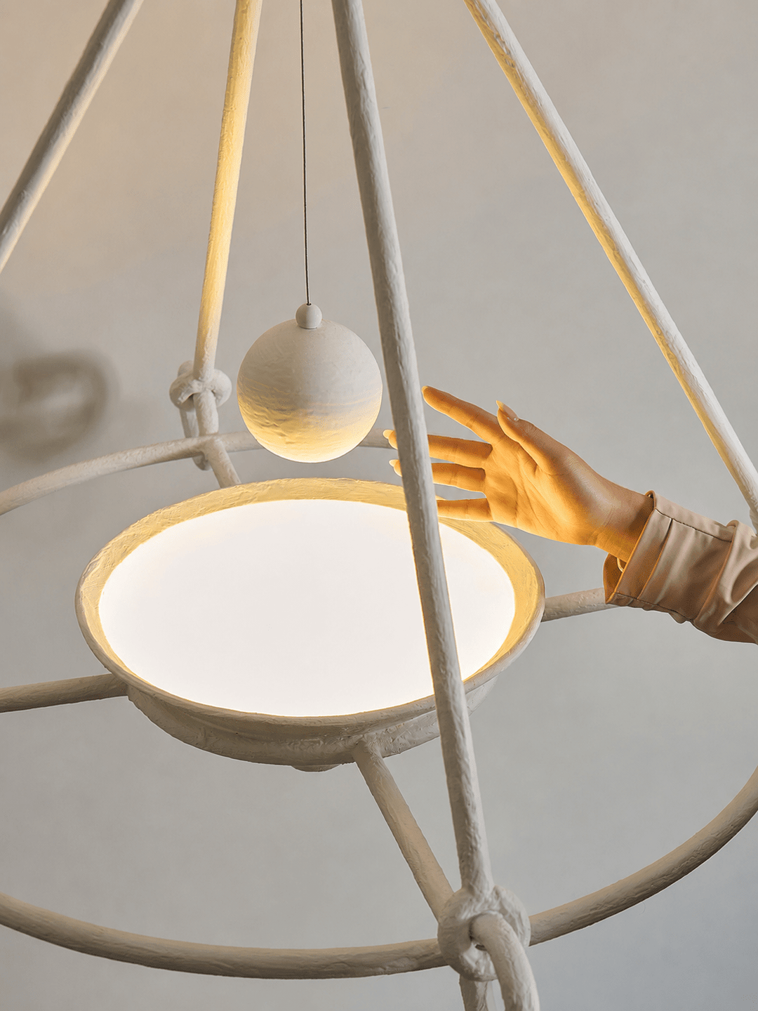 Sculptural lampadario in gesso
