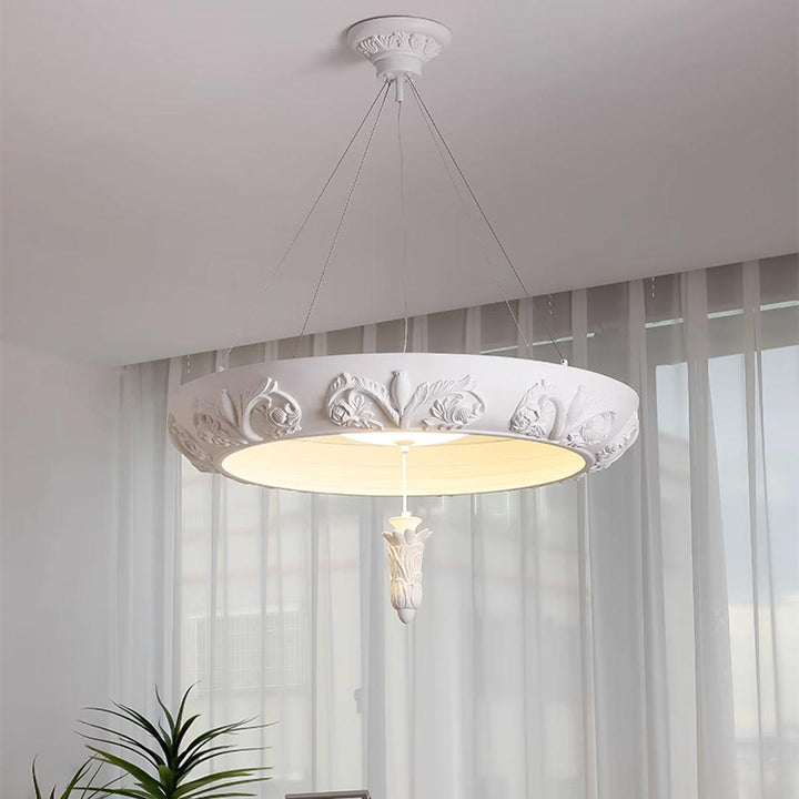 Rococo lampadario in composito di gesso e