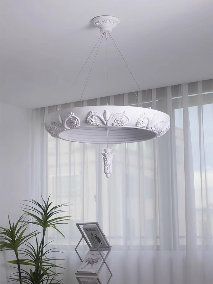 Rococo lampadario in composito di gesso e