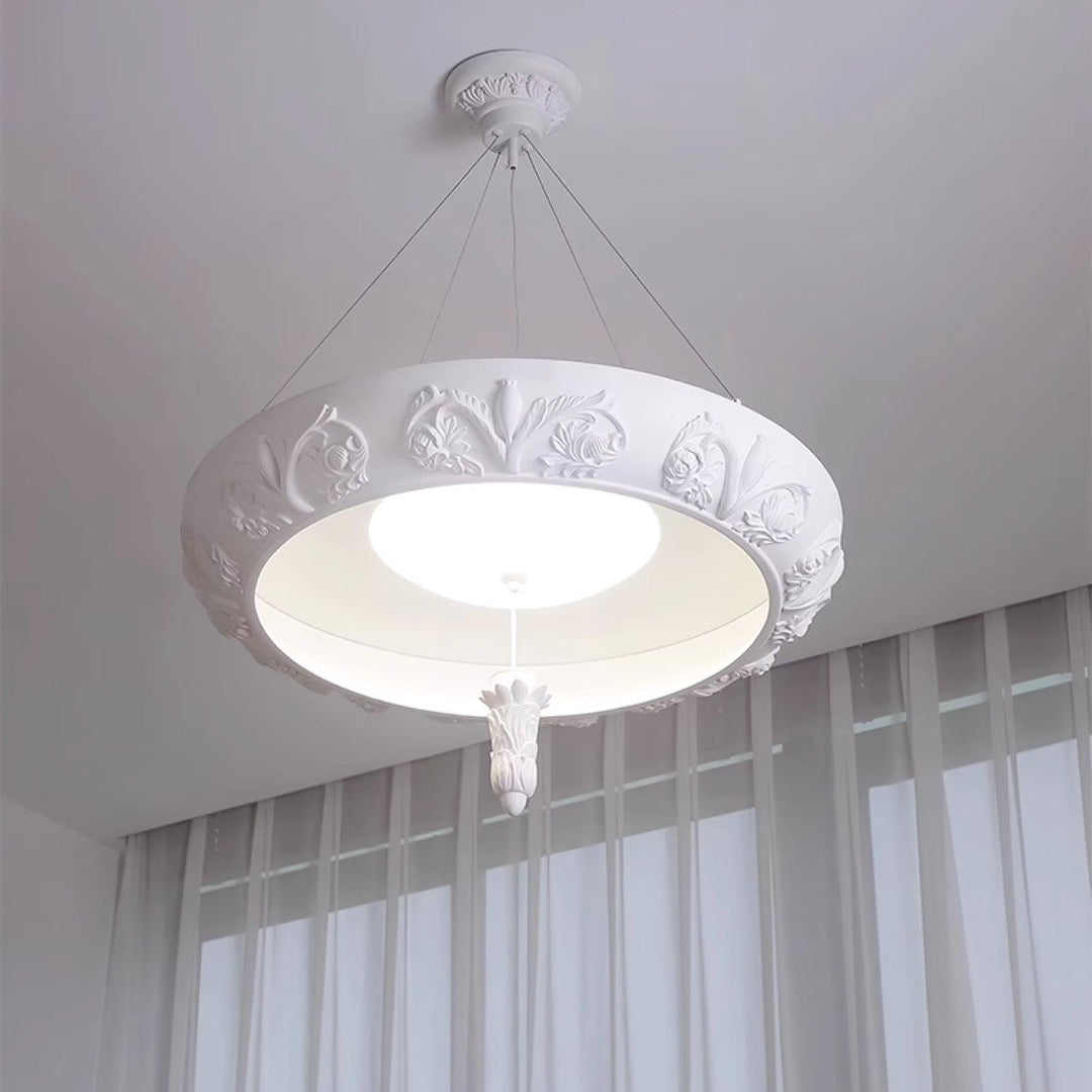 Rococo lampadario in composito di gesso e