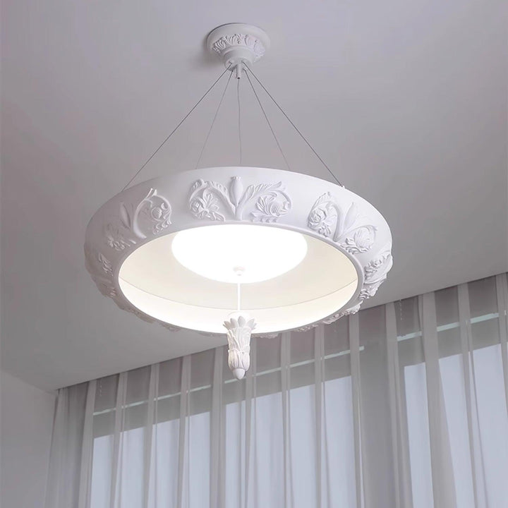 Rococo lampadario in composito di gesso e
