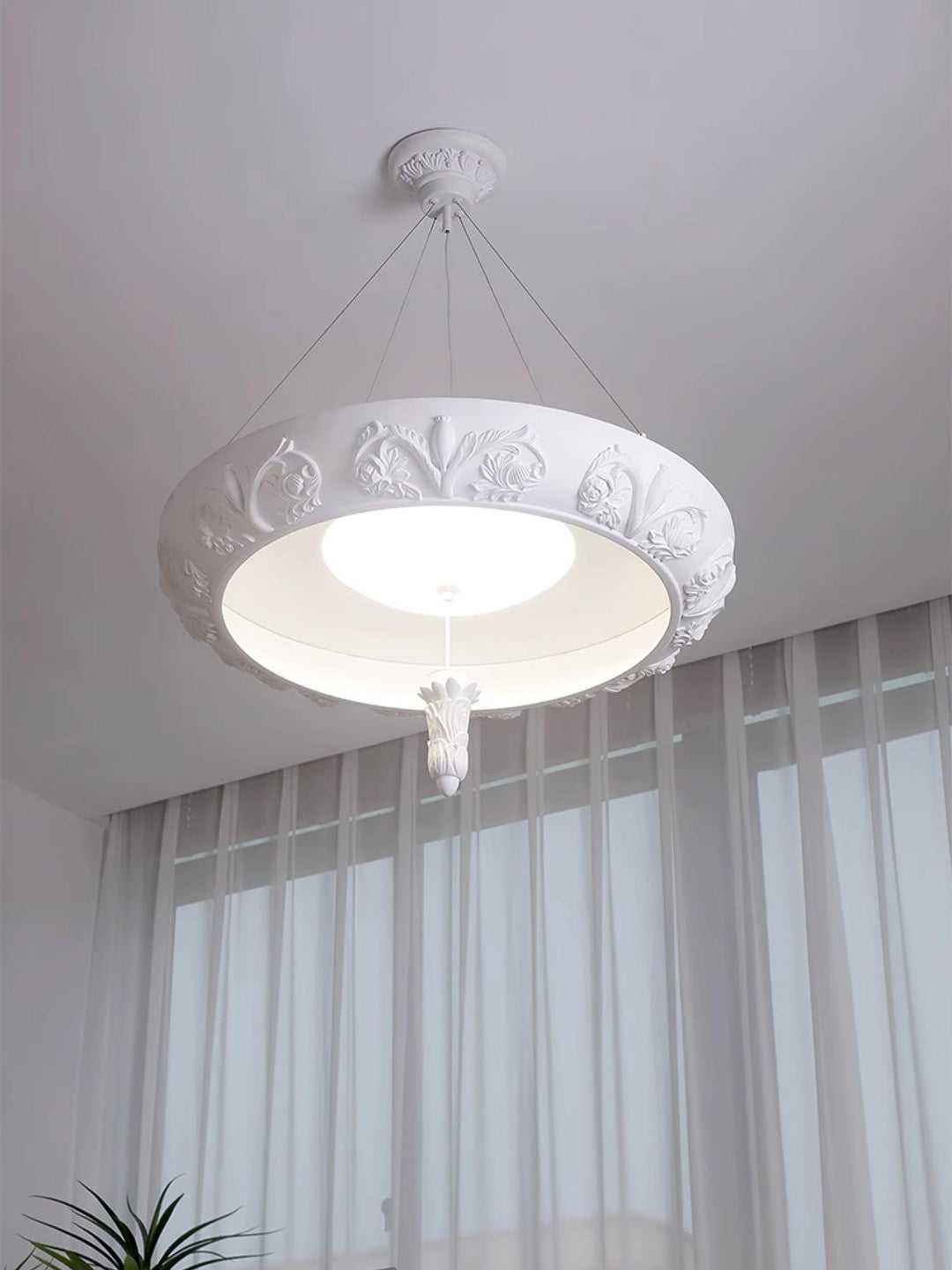 Rococo lampadario in composito di gesso e