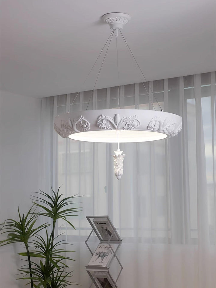 Rococo lampadario in composito di gesso e