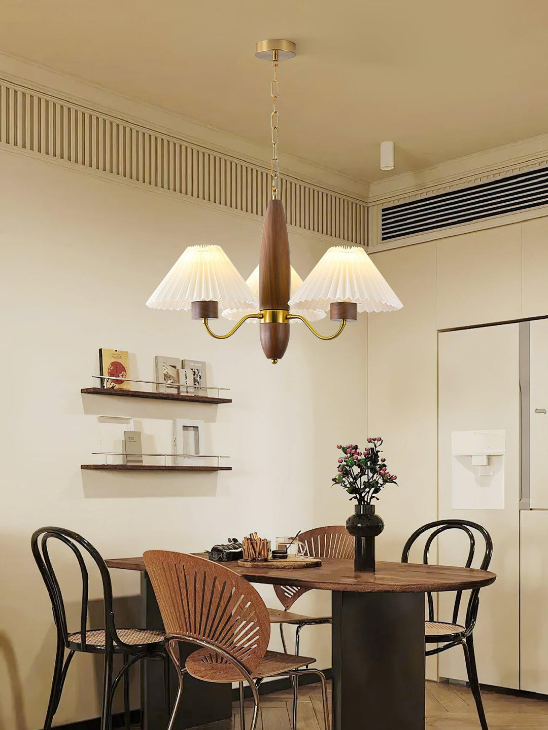 Rinalira lampadario in noce e ottone elegante