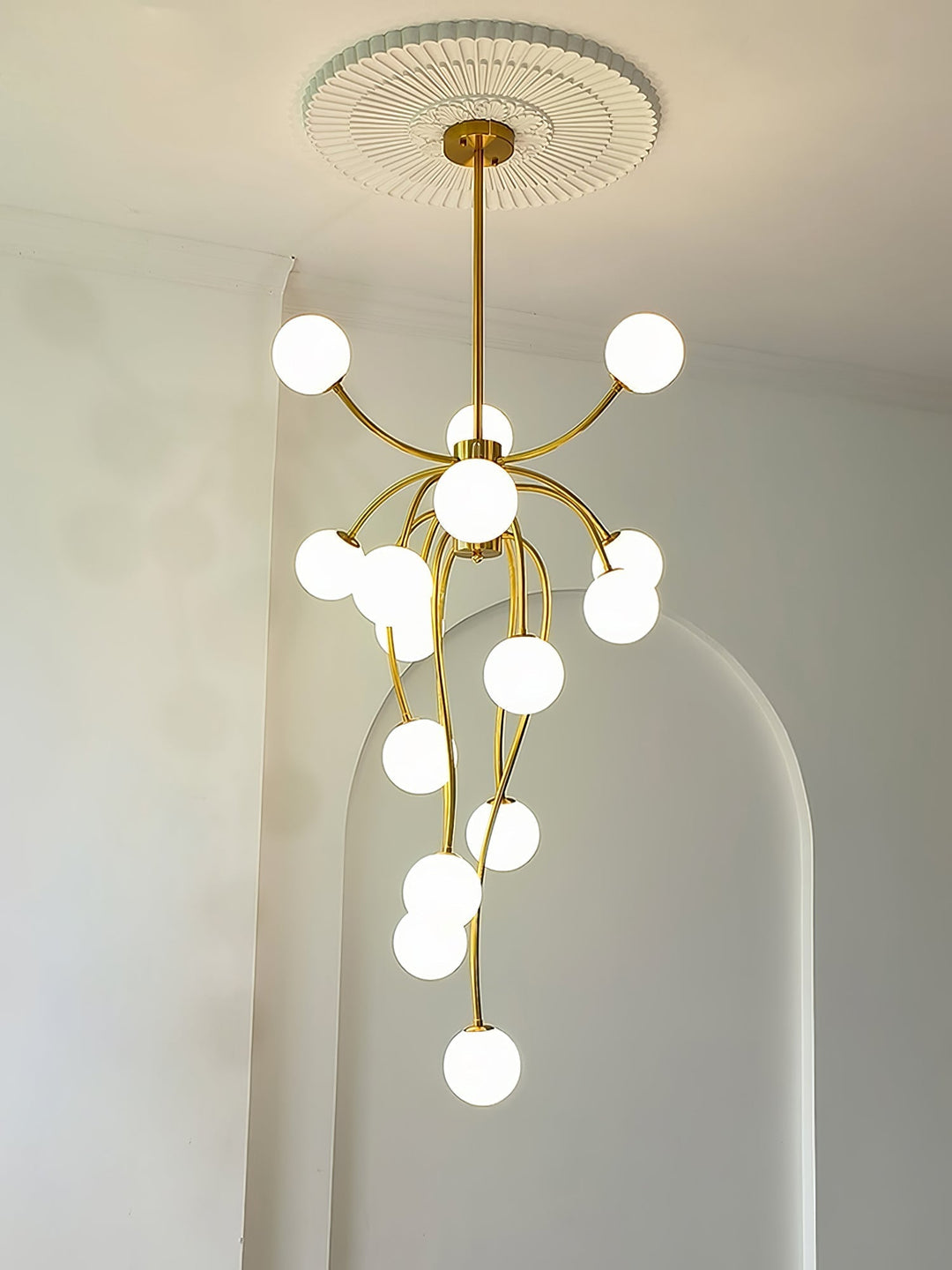 Astralyn lampadario globo in ottone