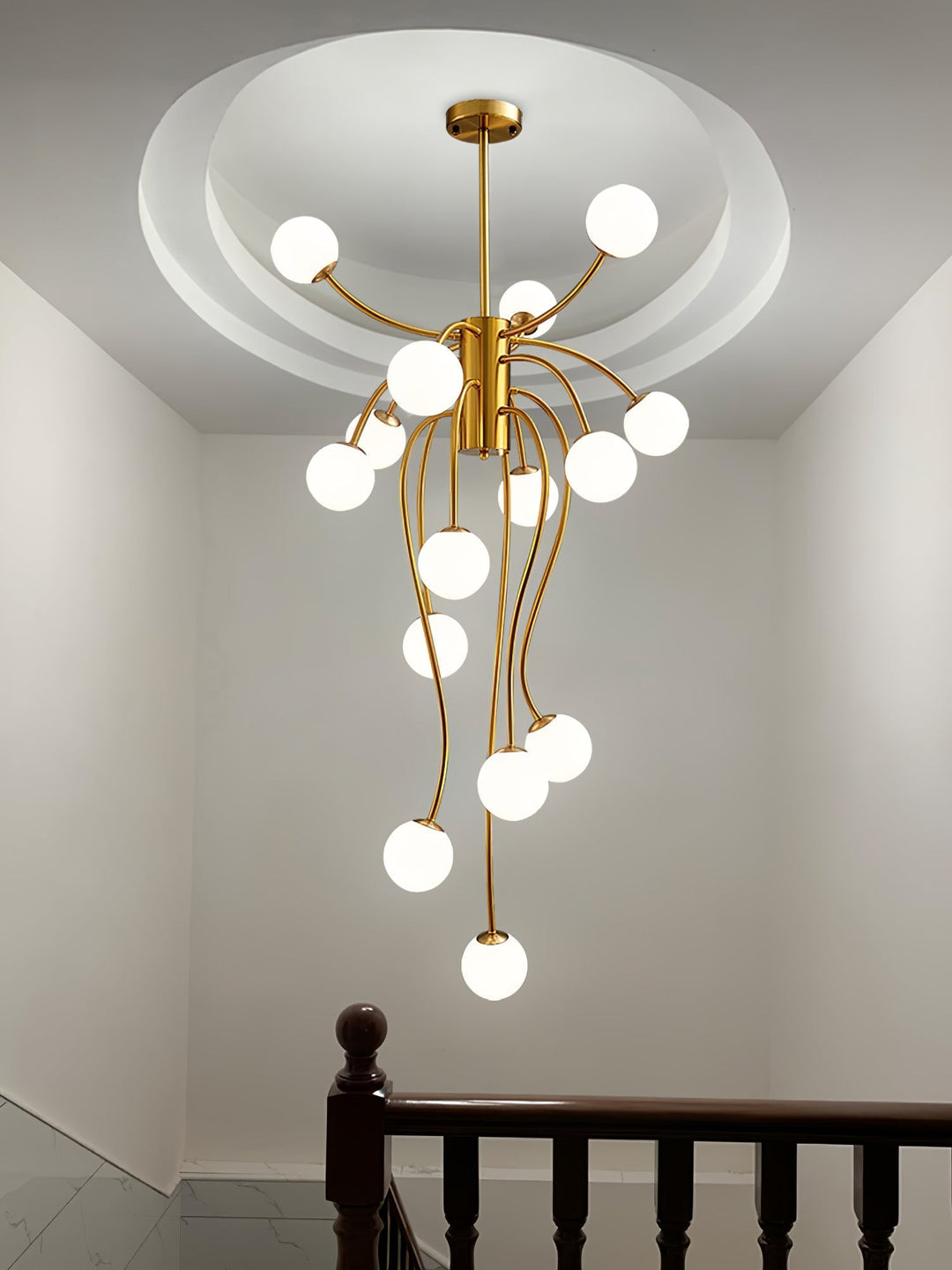 Astralyn lampadario globo in ottone