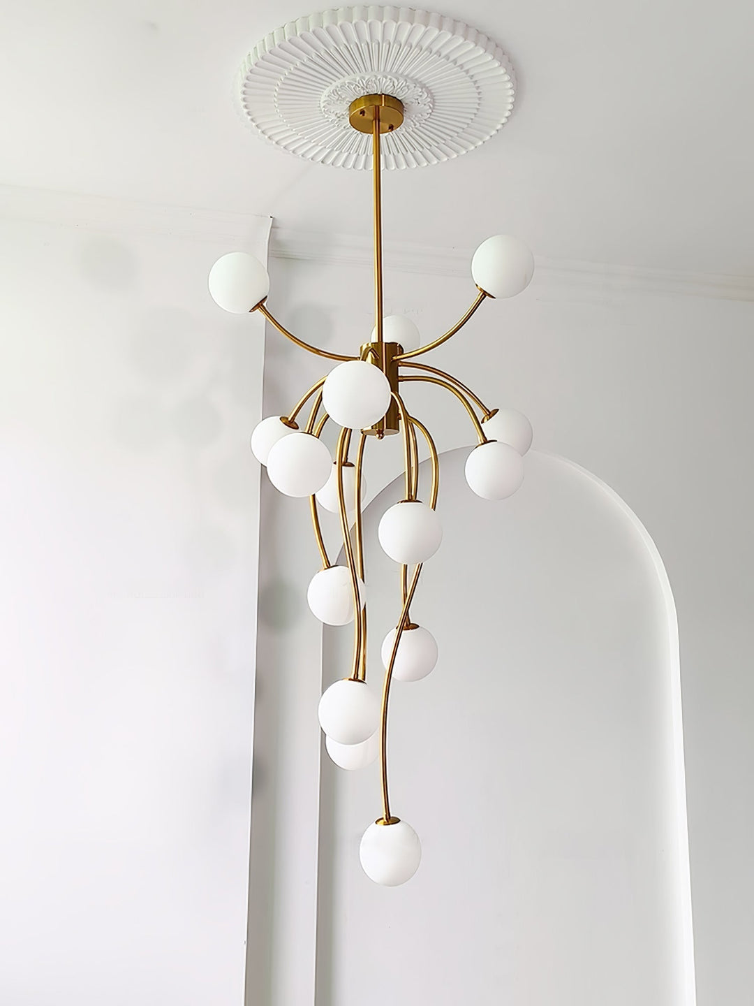 Astralyn lampadario globo in ottone