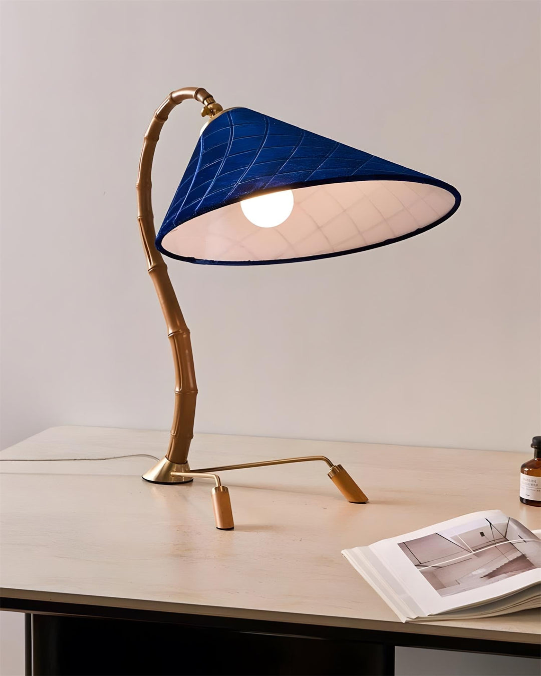 Viraisette lampada da tavolo