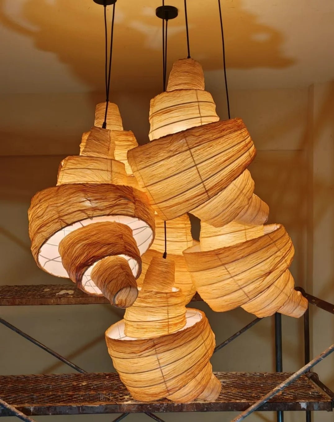Croissant lampada a sospensione in tessuto