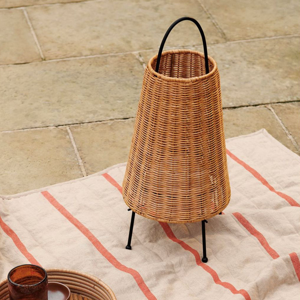 Ravora lampada da tavolo in rattan naturale stile costiero