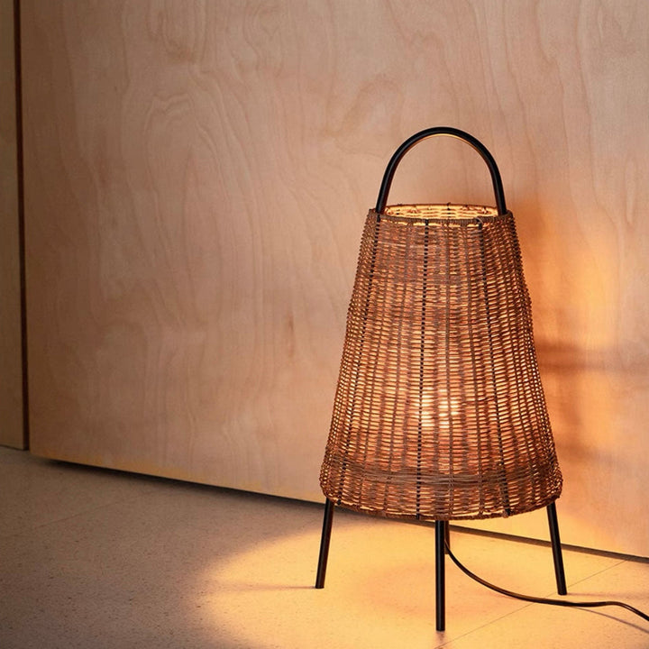 Ravora lampada da tavolo in rattan naturale stile costiero