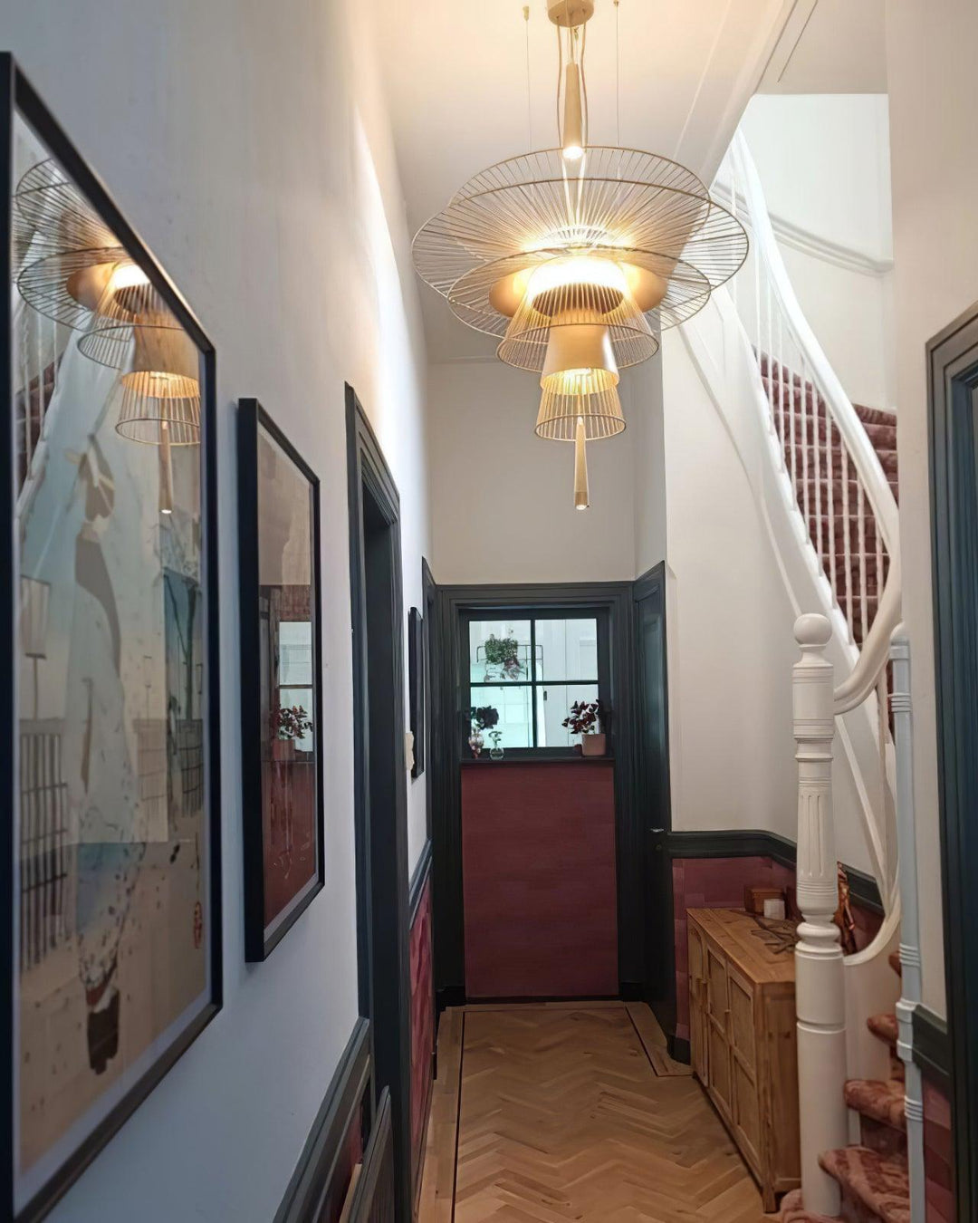 Lampadario a struttura filare stratificata con effetto scultoreo, audace e moderno