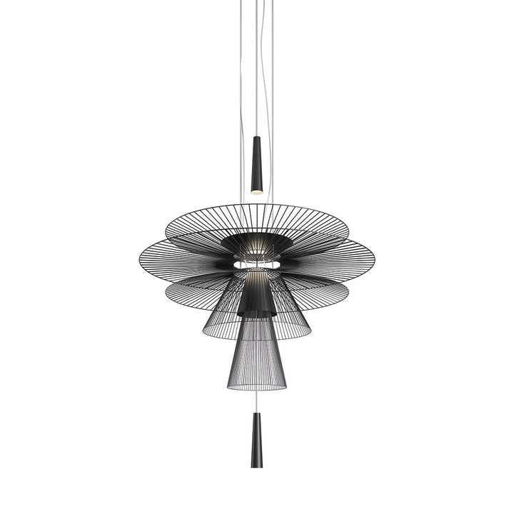Lampadario a struttura filare stratificata con effetto scultoreo, audace e moderno