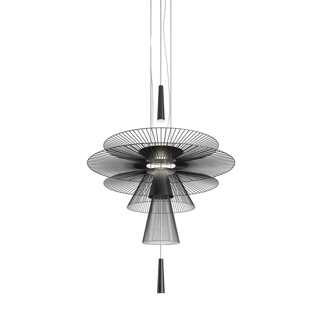 Lampadario a struttura filare stratificata con effetto scultoreo, audace e moderno