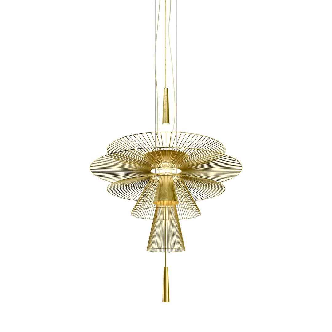Lampadario a struttura filare stratificata con effetto scultoreo, audace e moderno