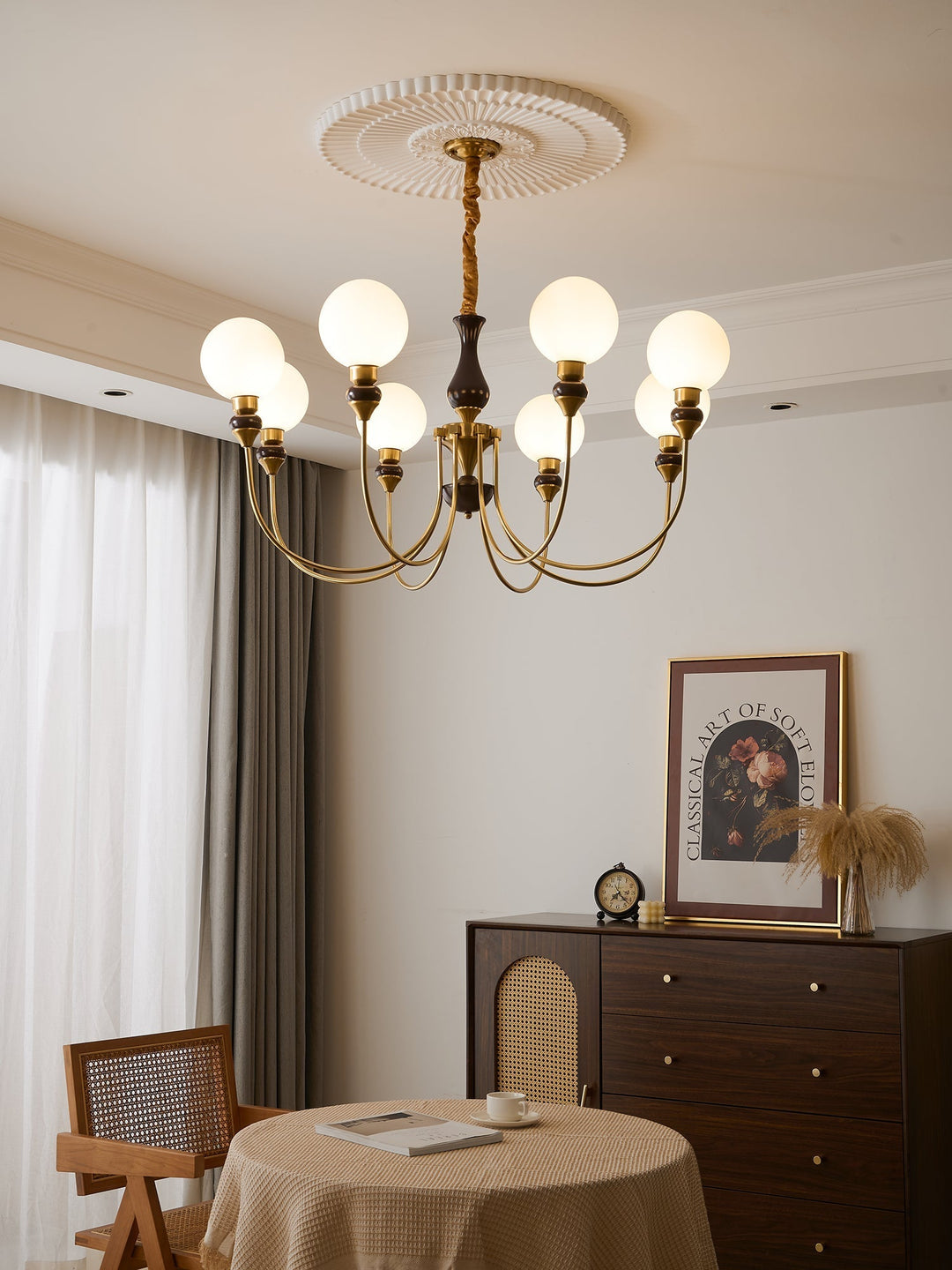 Eiruella lampadario Bracci in ottone globi in vetro Smerigliato
