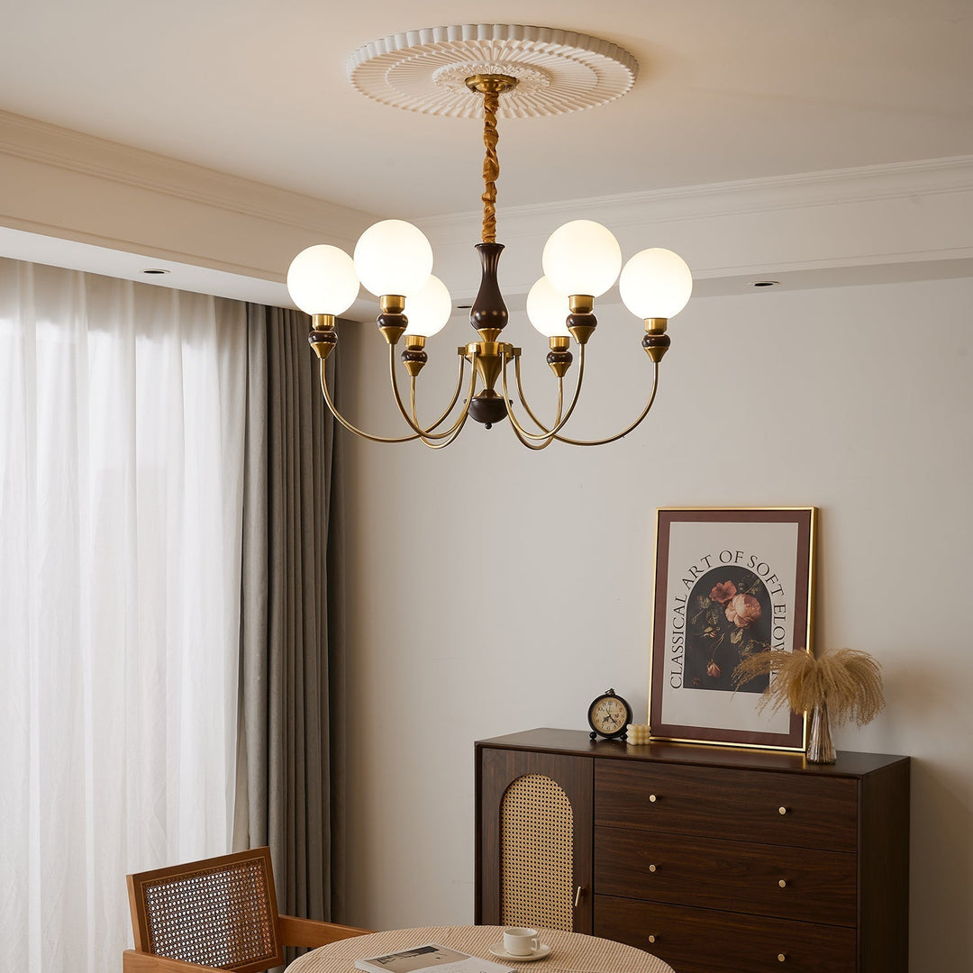 Eiruella lampadario Bracci in ottone globi in vetro Smerigliato