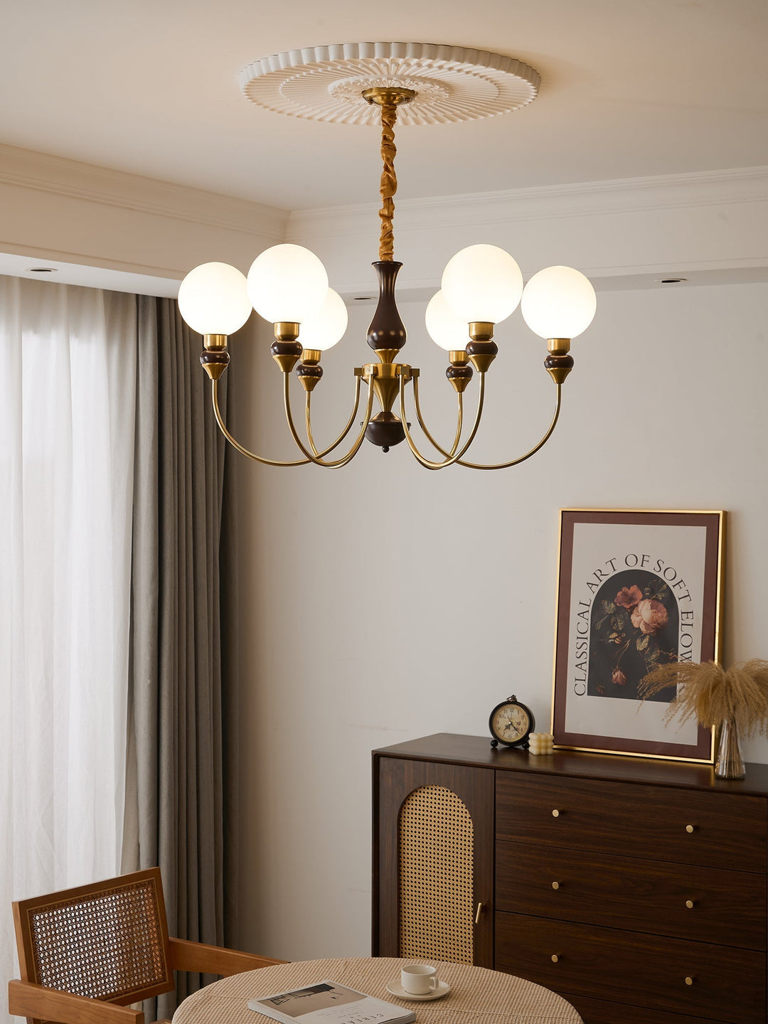 Eiruella lampadario Bracci in ottone globi in vetro Smerigliato