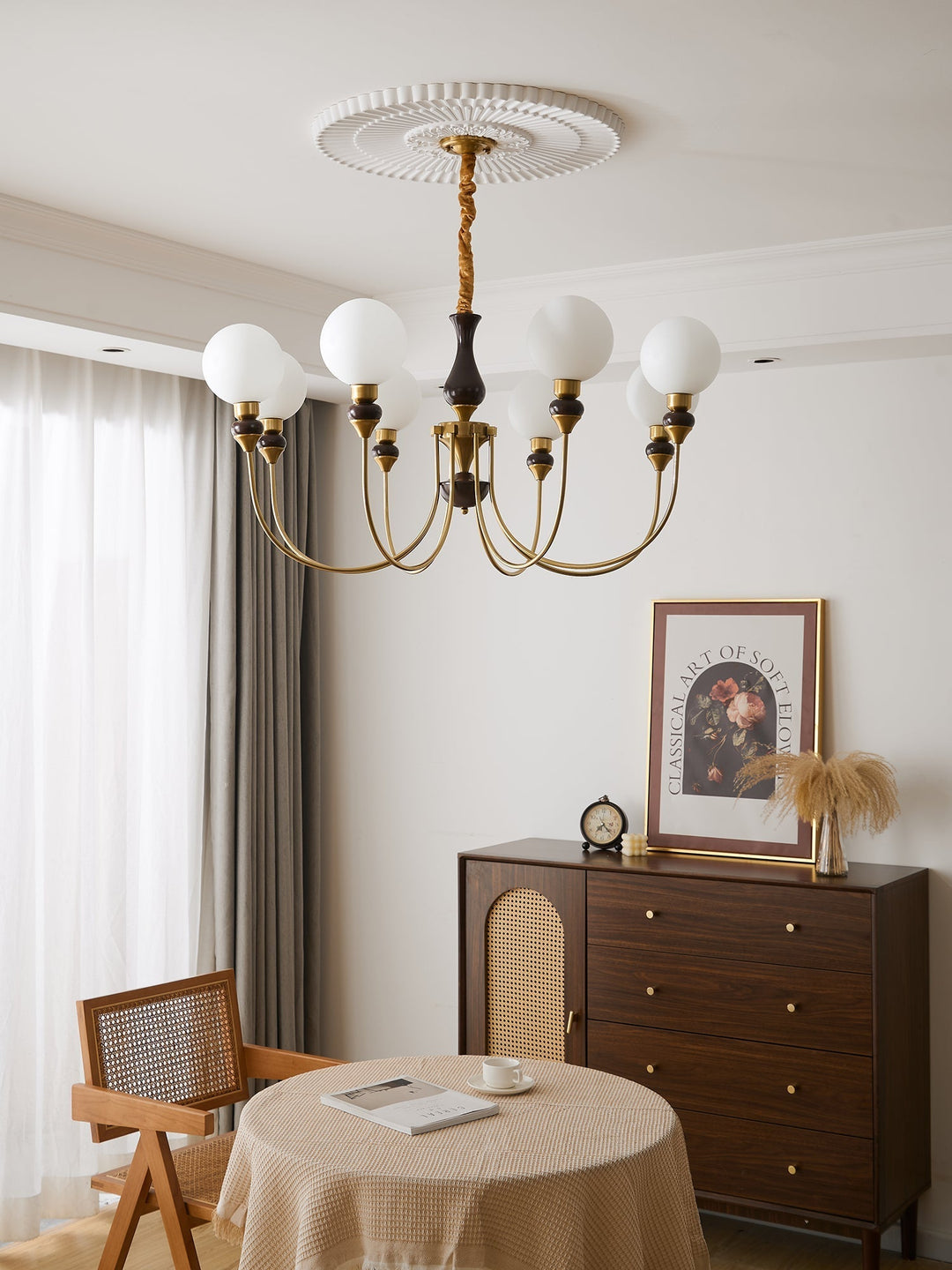 Eiruella lampadario Bracci in ottone globi in vetro Smerigliato