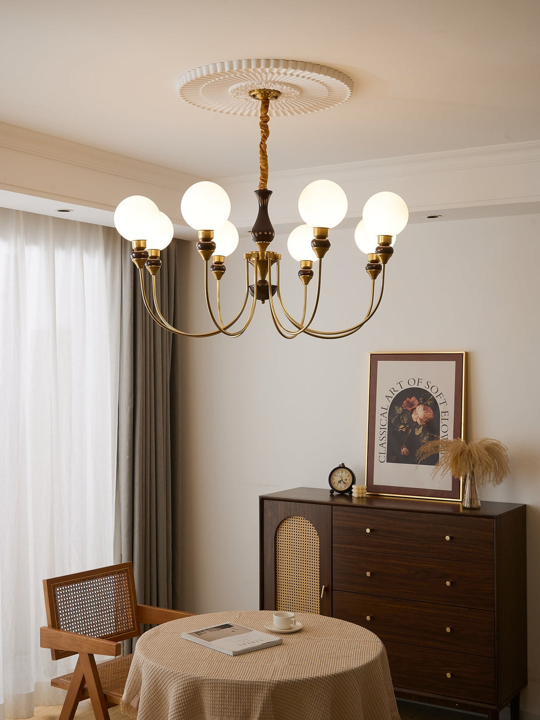 Eiruella lampadario Bracci in ottone globi in vetro Smerigliato