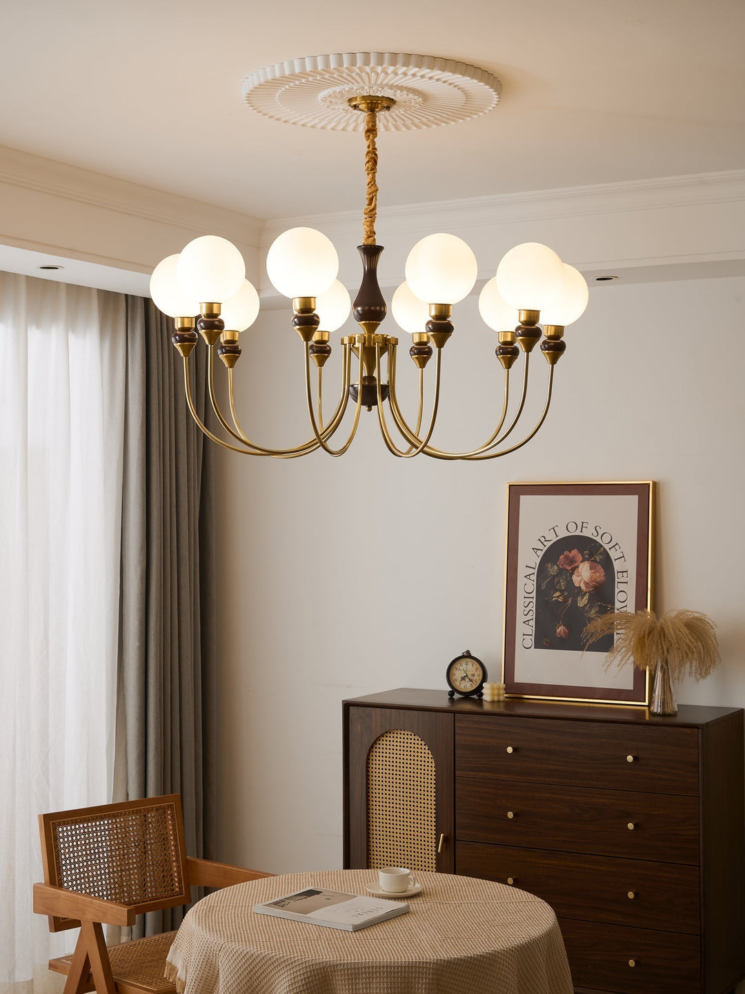 Eiruella lampadario Bracci in ottone globi in vetro Smerigliato