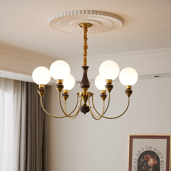 Eiruella lampadario Bracci in ottone globi in vetro Smerigliato