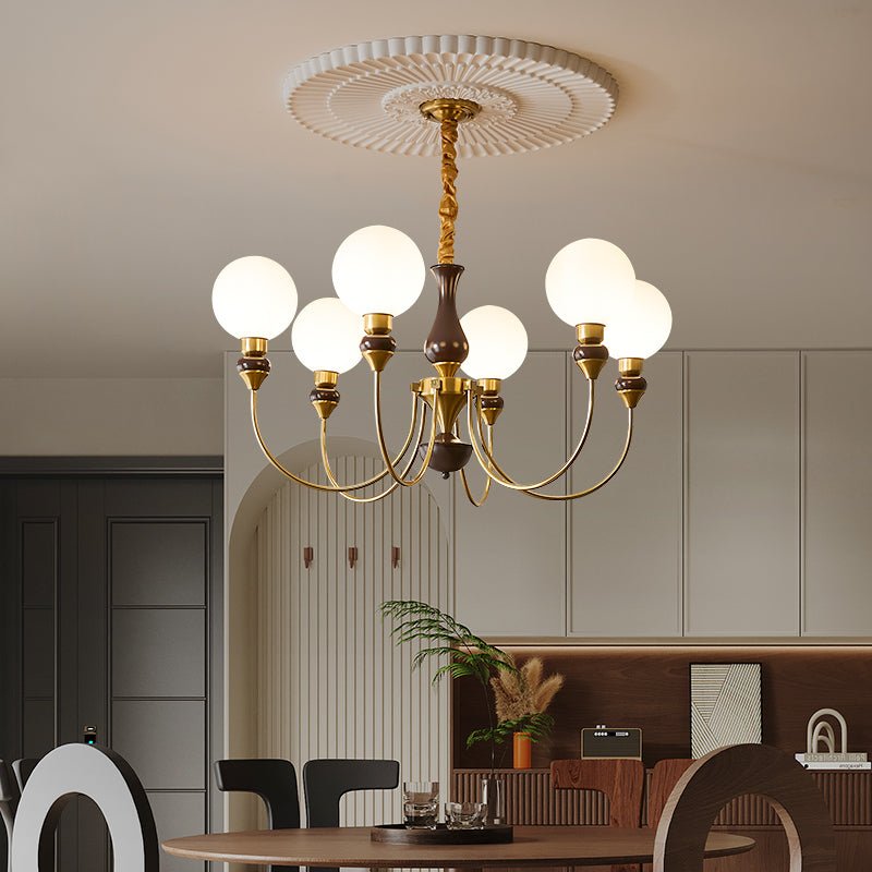 Eiruella lampadario Bracci in ottone globi in vetro Smerigliato