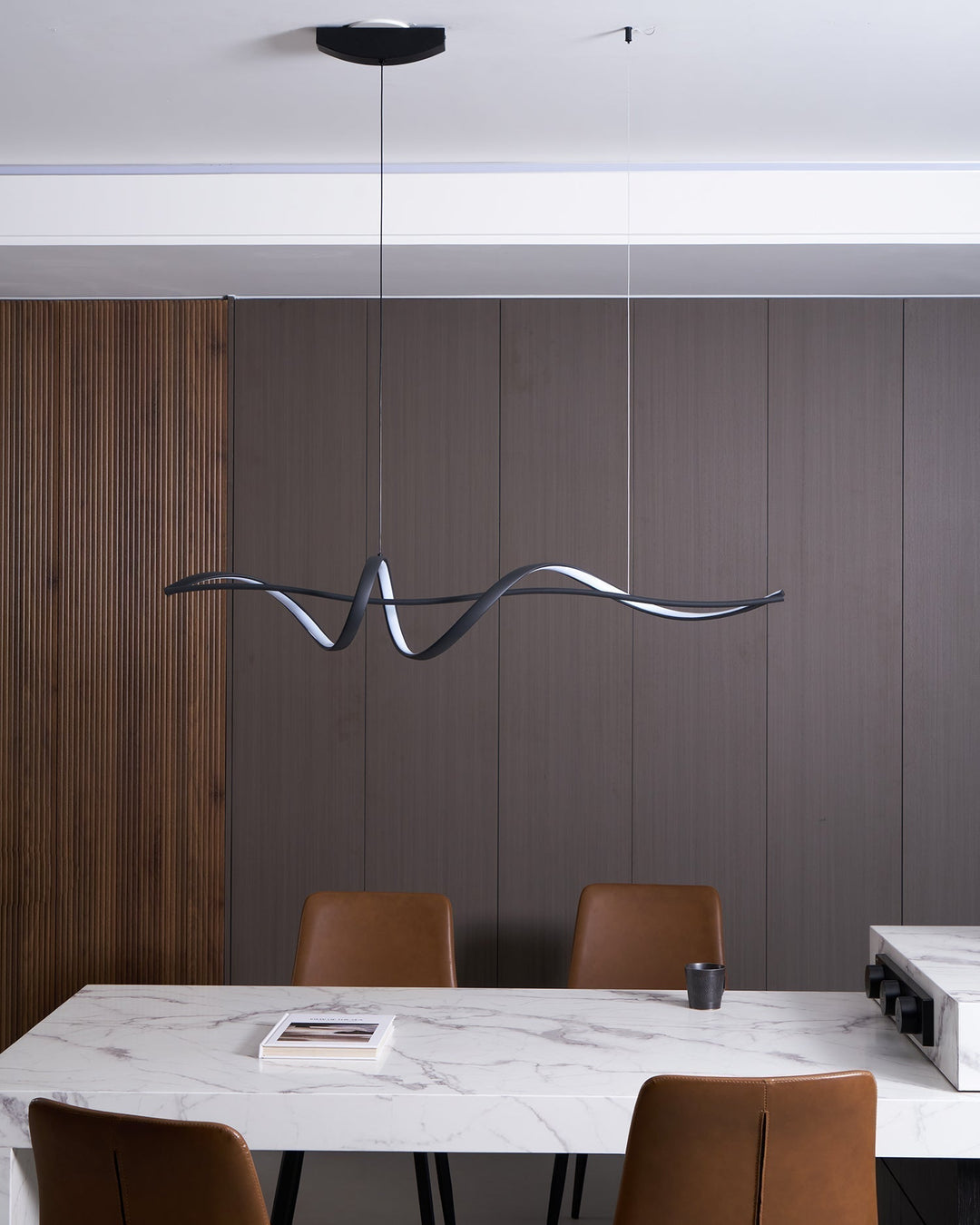 Calelina lampada a sospensione moderna in nero con LED a Forma d&