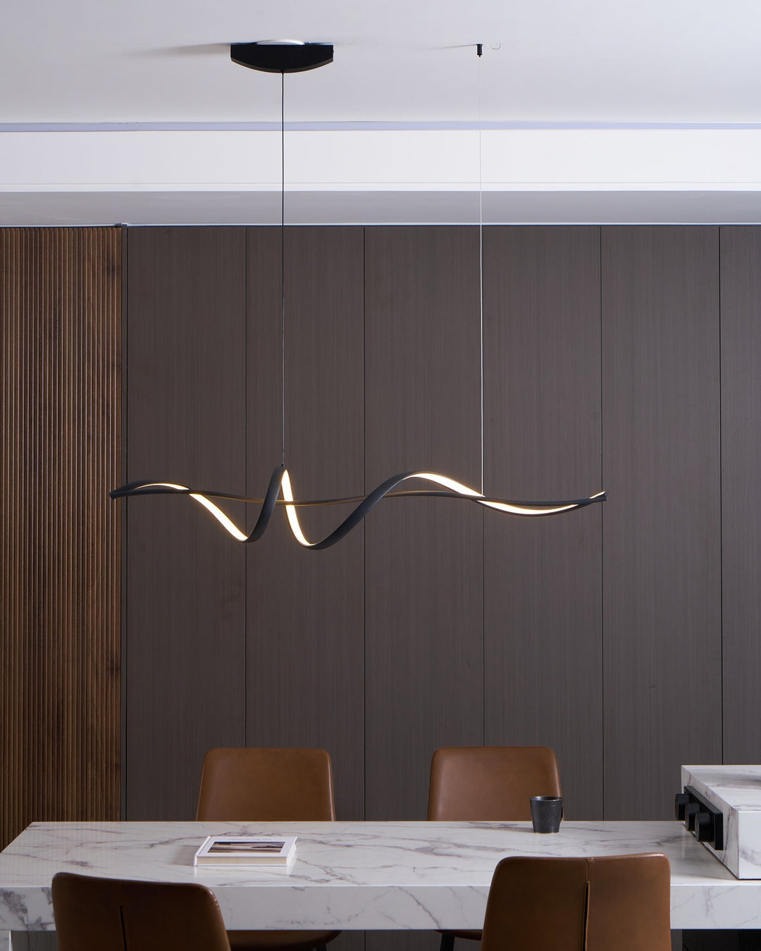 Calelina lampada a sospensione moderna in nero con LED a Forma d&