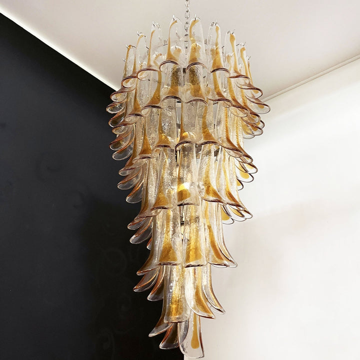 Eirinira lampadario petali in vetro di Murano dorato a Cascata Stratificata