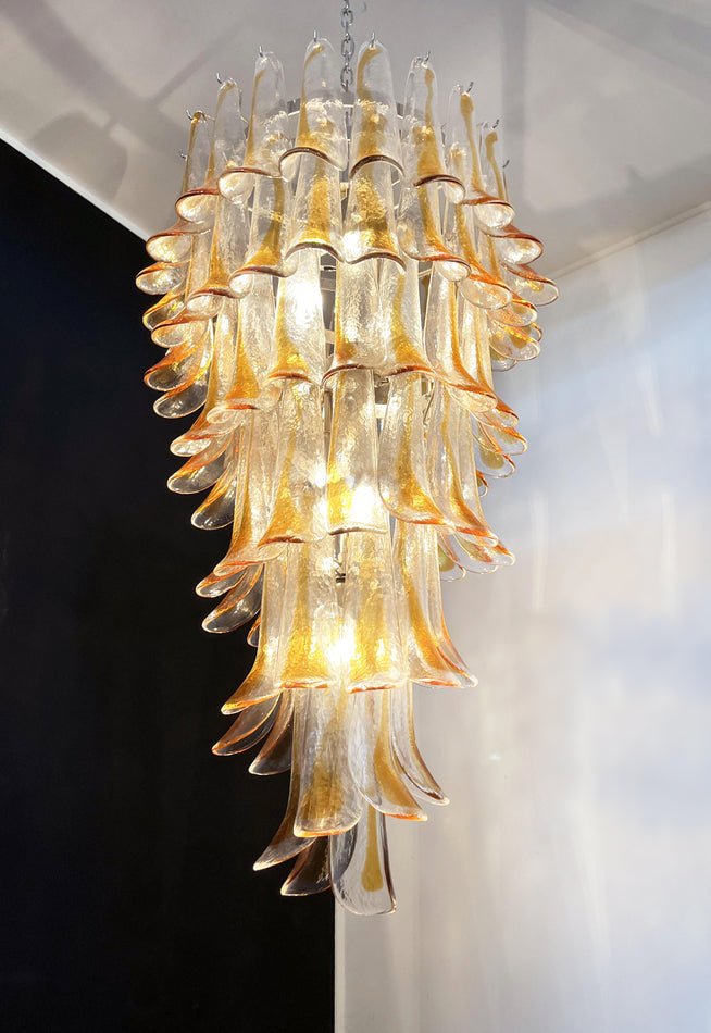 Eirinira lampadario petali in vetro di Murano dorato a Cascata Stratificata