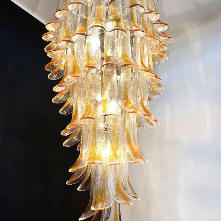 Eirinira lampadario petali in vetro di Murano dorato a Cascata Stratificata