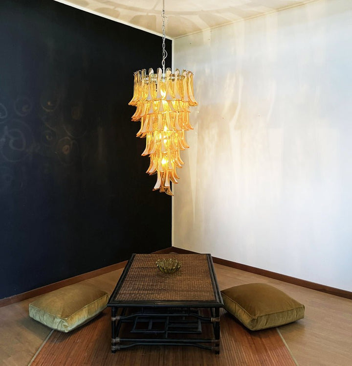 Eirinira lampadario petali in vetro di Murano dorato a Cascata Stratificata
