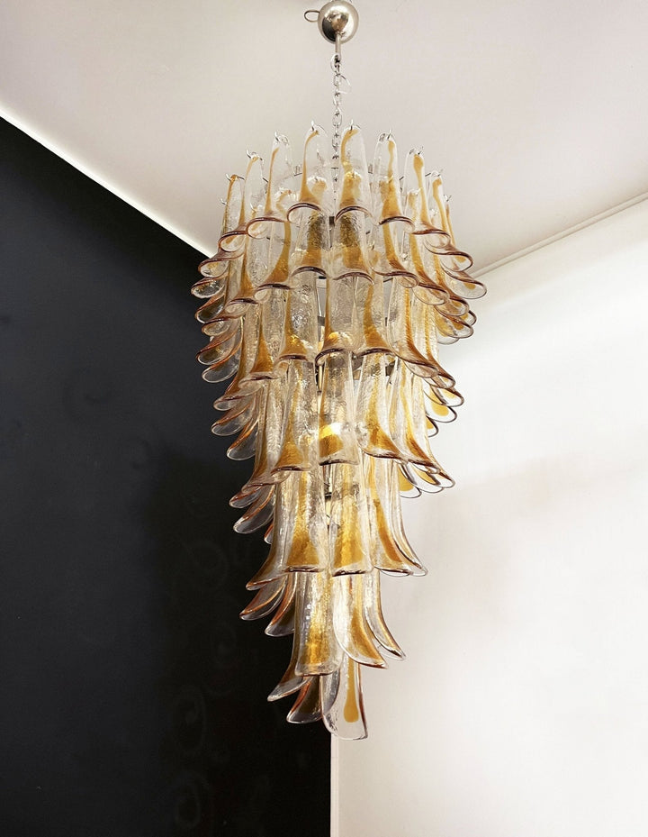 Eirinira lampadario petali in vetro di Murano dorato a Cascata Stratificata