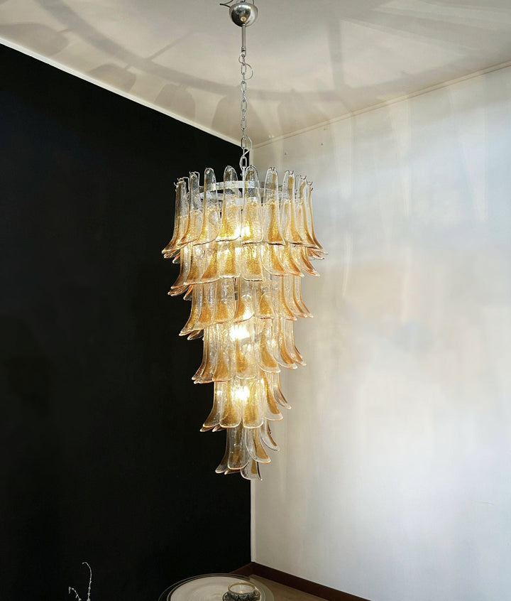 Eirinira lampadario petali in vetro di Murano dorato a Cascata Stratificata