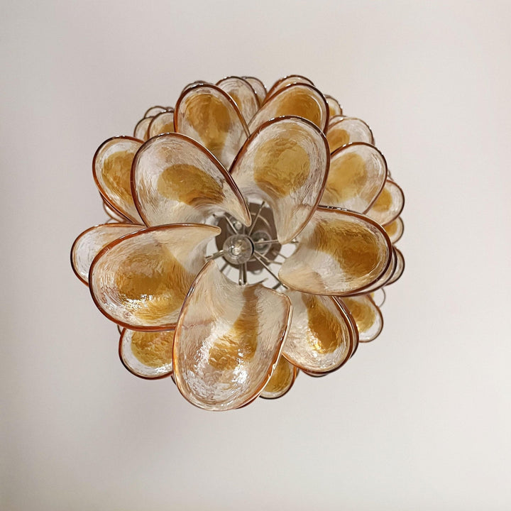 Eirinira lampadario petali in vetro di Murano dorato a Cascata Stratificata