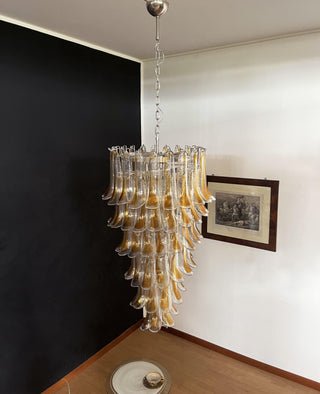 Eirinira lampadario petali in vetro di Murano dorato a Cascata Stratificata