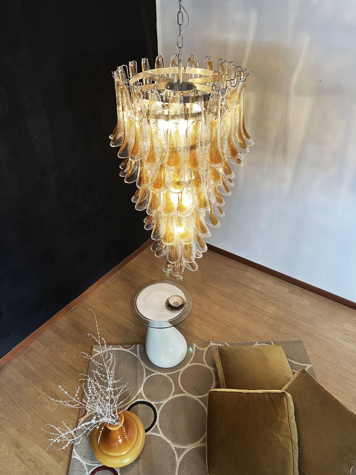 Eirinira lampadario petali in vetro di Murano dorato a Cascata Stratificata