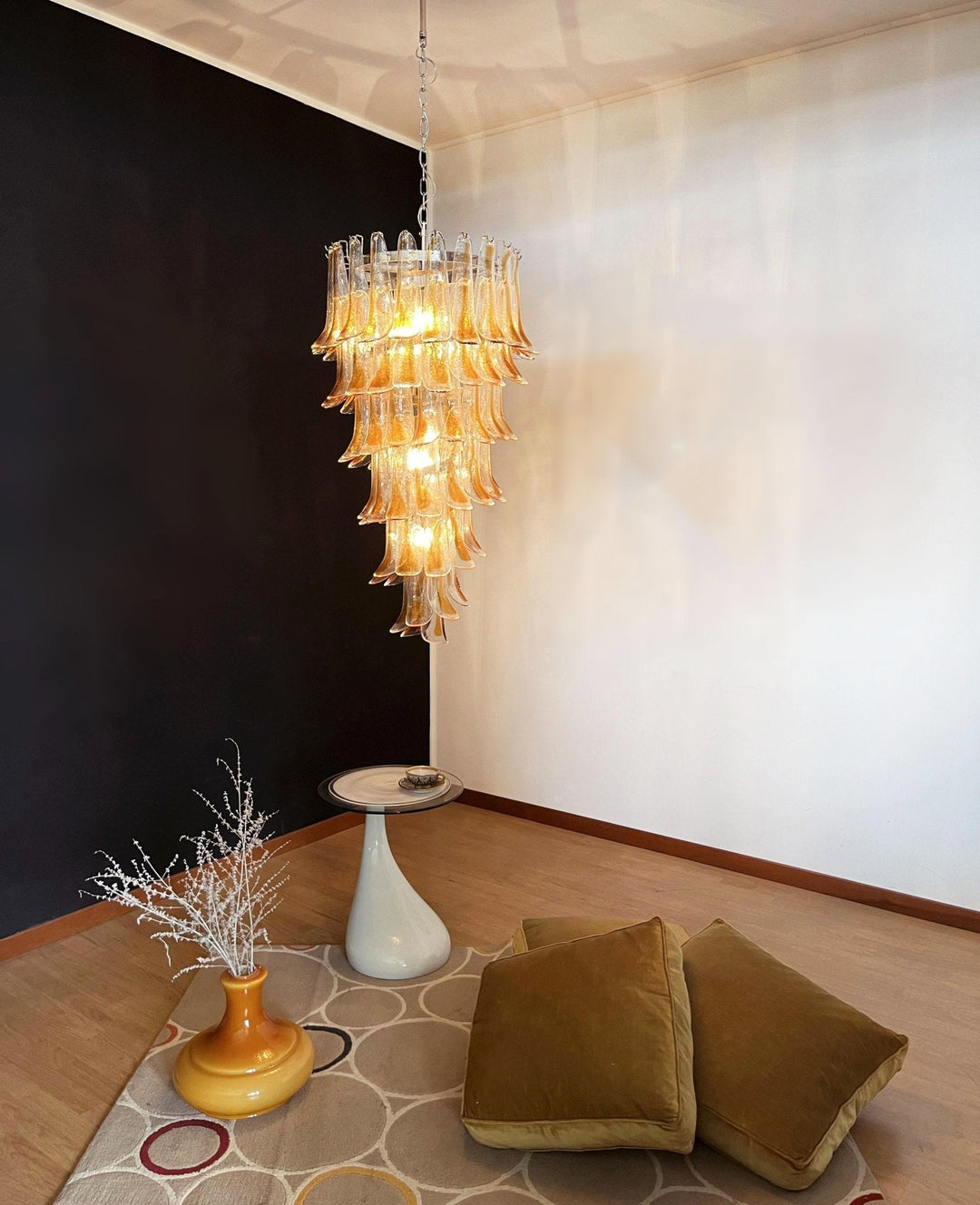 Eirinira lampadario petali in vetro di Murano dorato a Cascata Stratificata