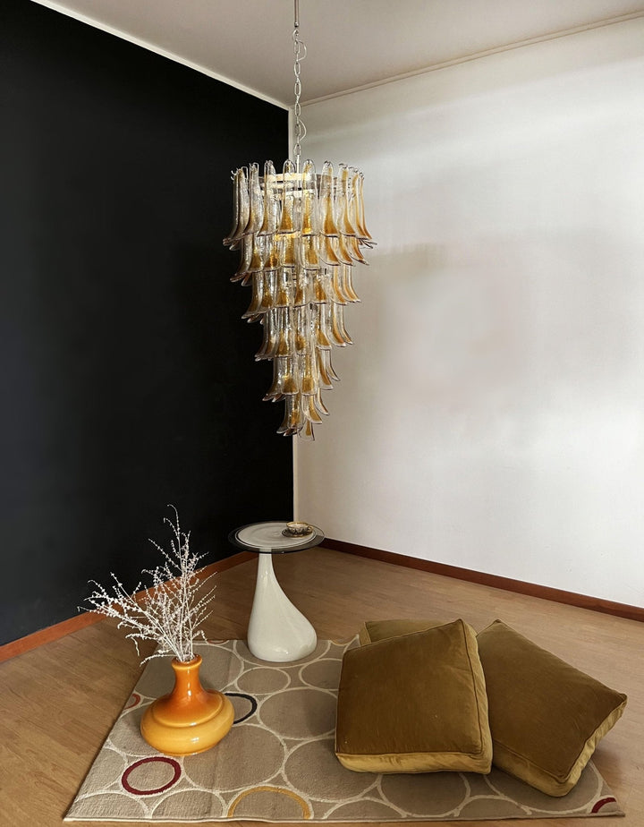 Eirinira lampadario petali in vetro di Murano dorato a Cascata Stratificata