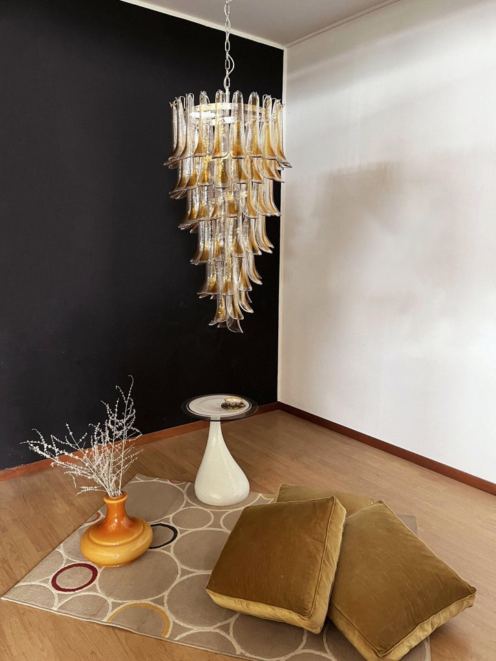 Eirinira lampadario petali in vetro di Murano dorato a Cascata Stratificata