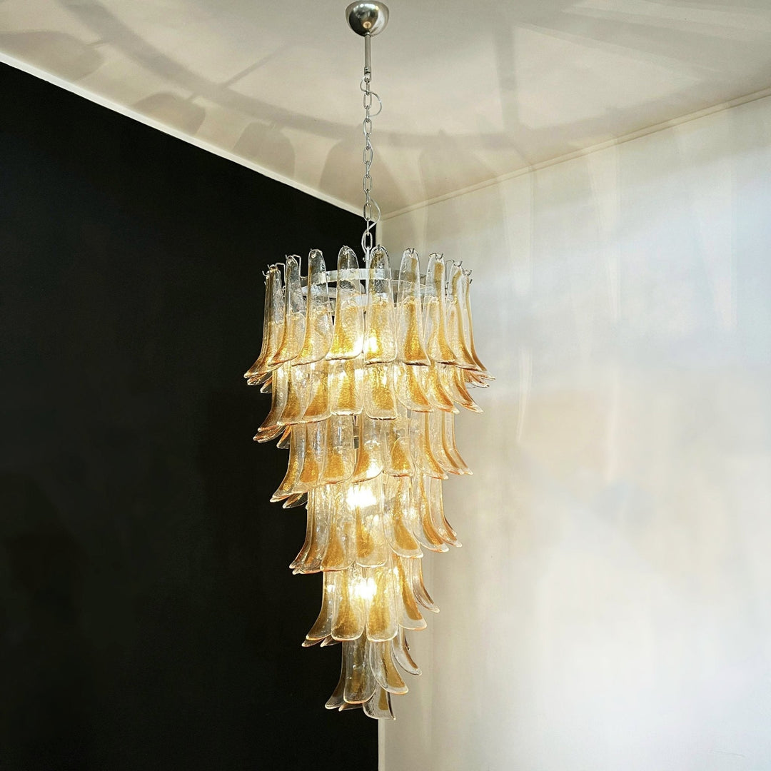 Eirinira lampadario petali in vetro di Murano dorato a Cascata Stratificata