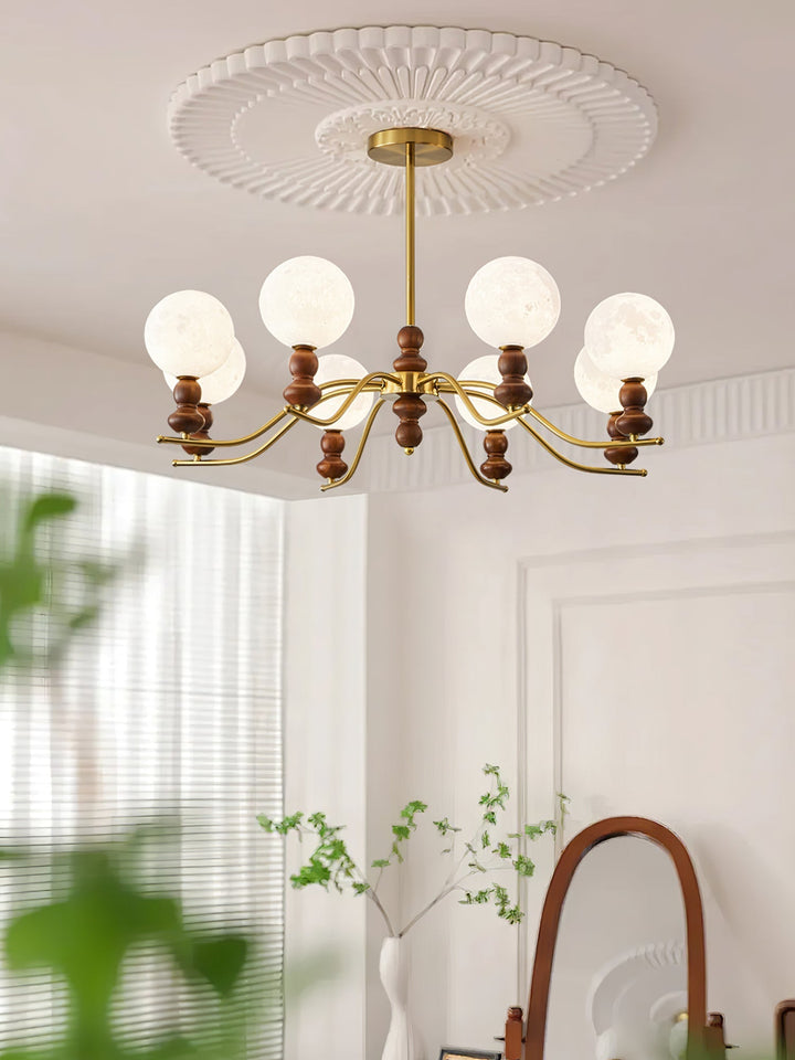 Elvivira lampadario in ottone e legno con globi Lunari Eleganti