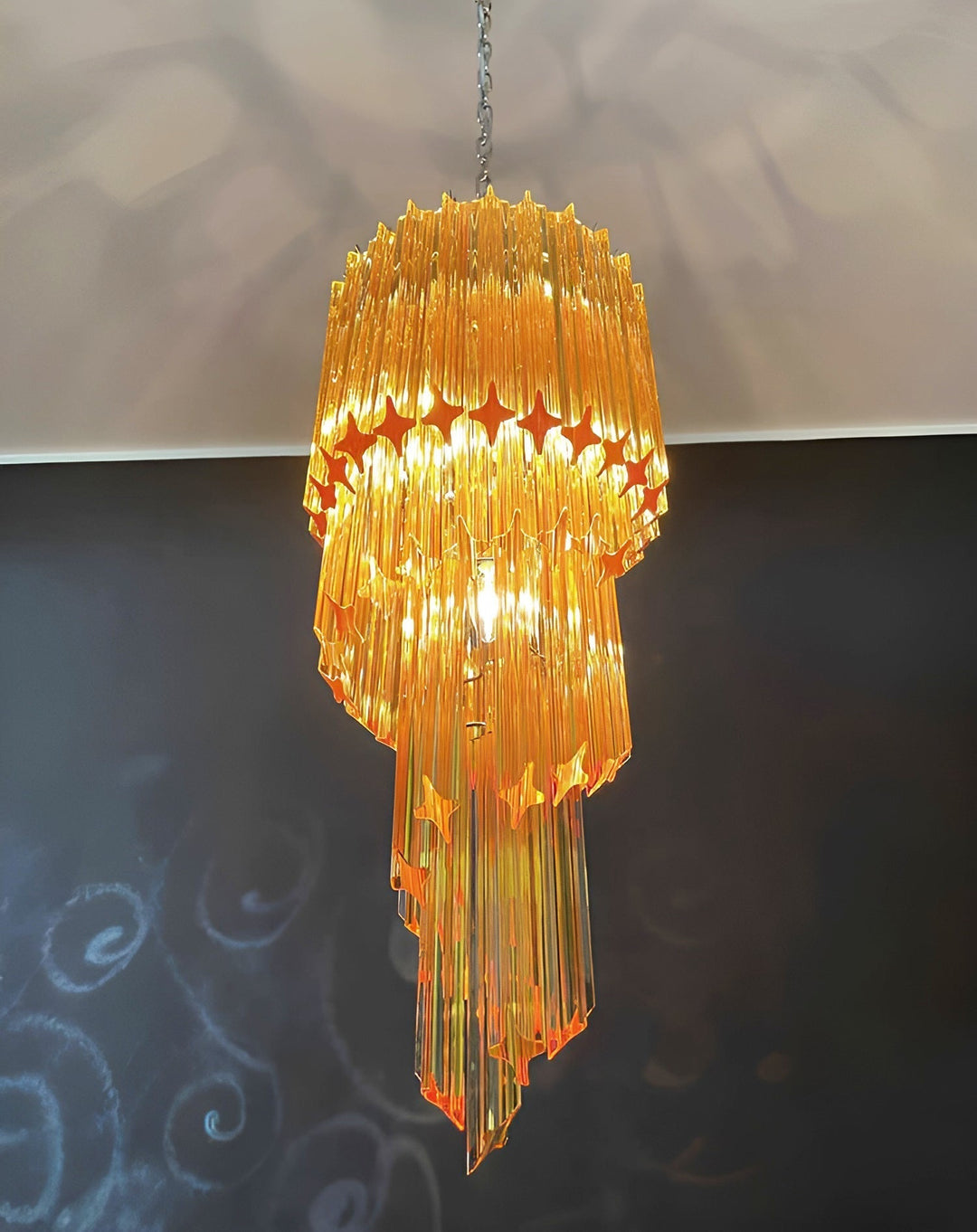 Reninelle lampadario a spirale con prismi rosa stratificati
