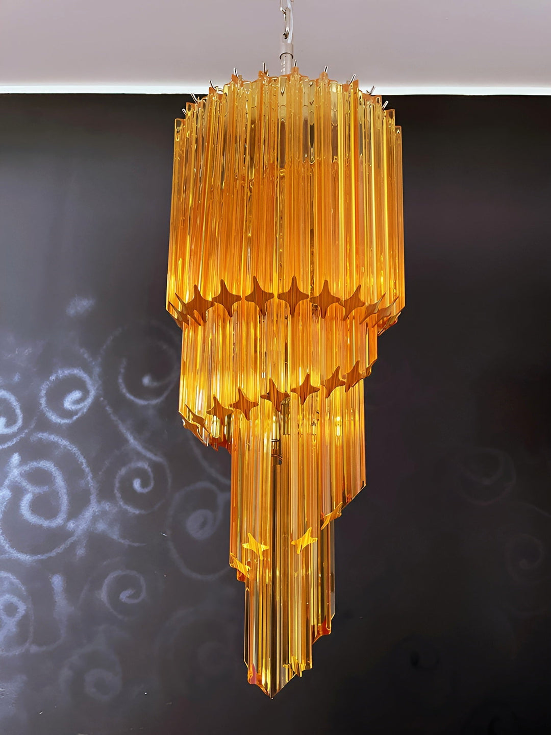 Reninelle lampadario a spirale con prismi rosa stratificati