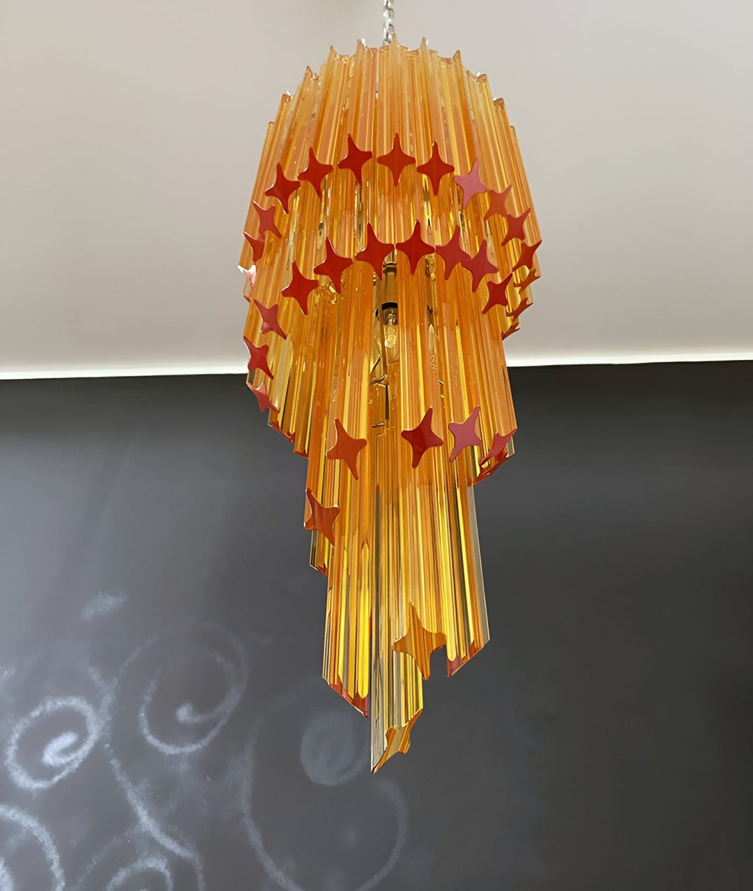 Reninelle lampadario a spirale con prismi rosa stratificati