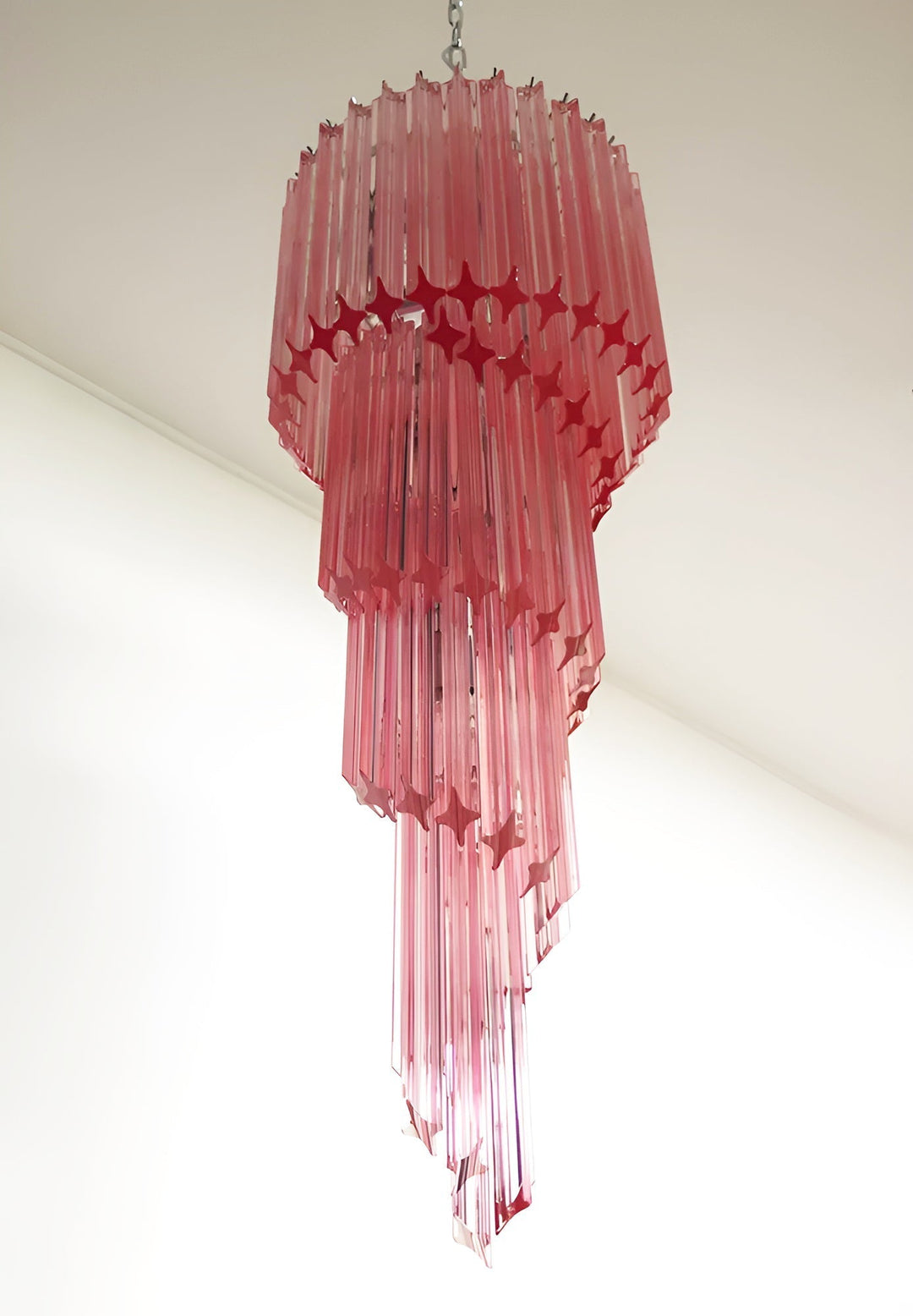 Reninelle lampadario a spirale con prismi rosa stratificati
