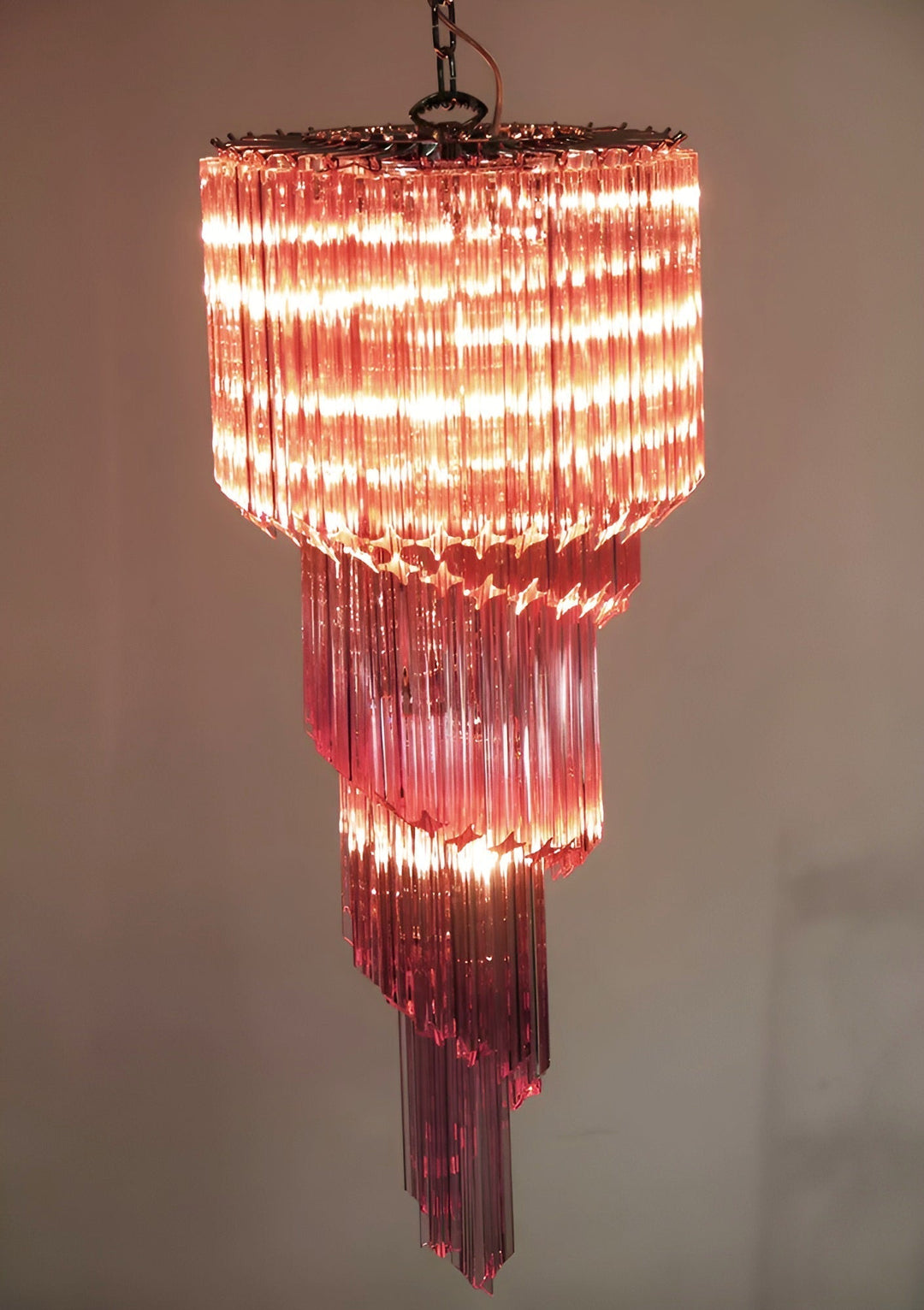 Reninelle lampadario a spirale con prismi rosa stratificati
