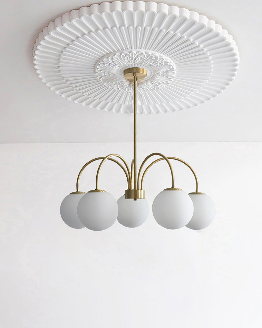 Solalissa lampadario Orillia ottone sfera Globale moderno