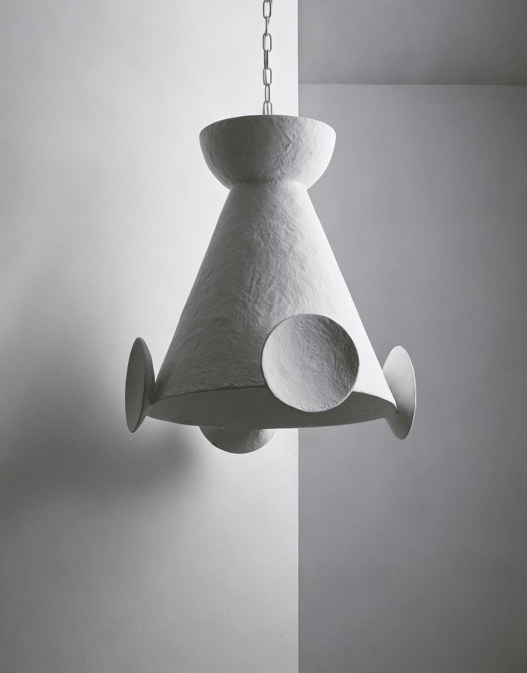 Sculptural lampada a sospensione in cono di gesso
